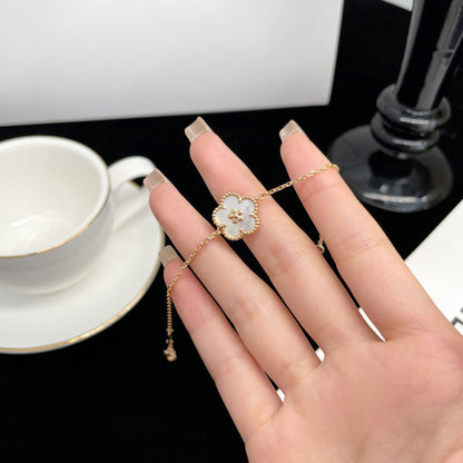 [Spark]LUCKY  WHITE MOP  PLUM BLOSSOM NECKLACE